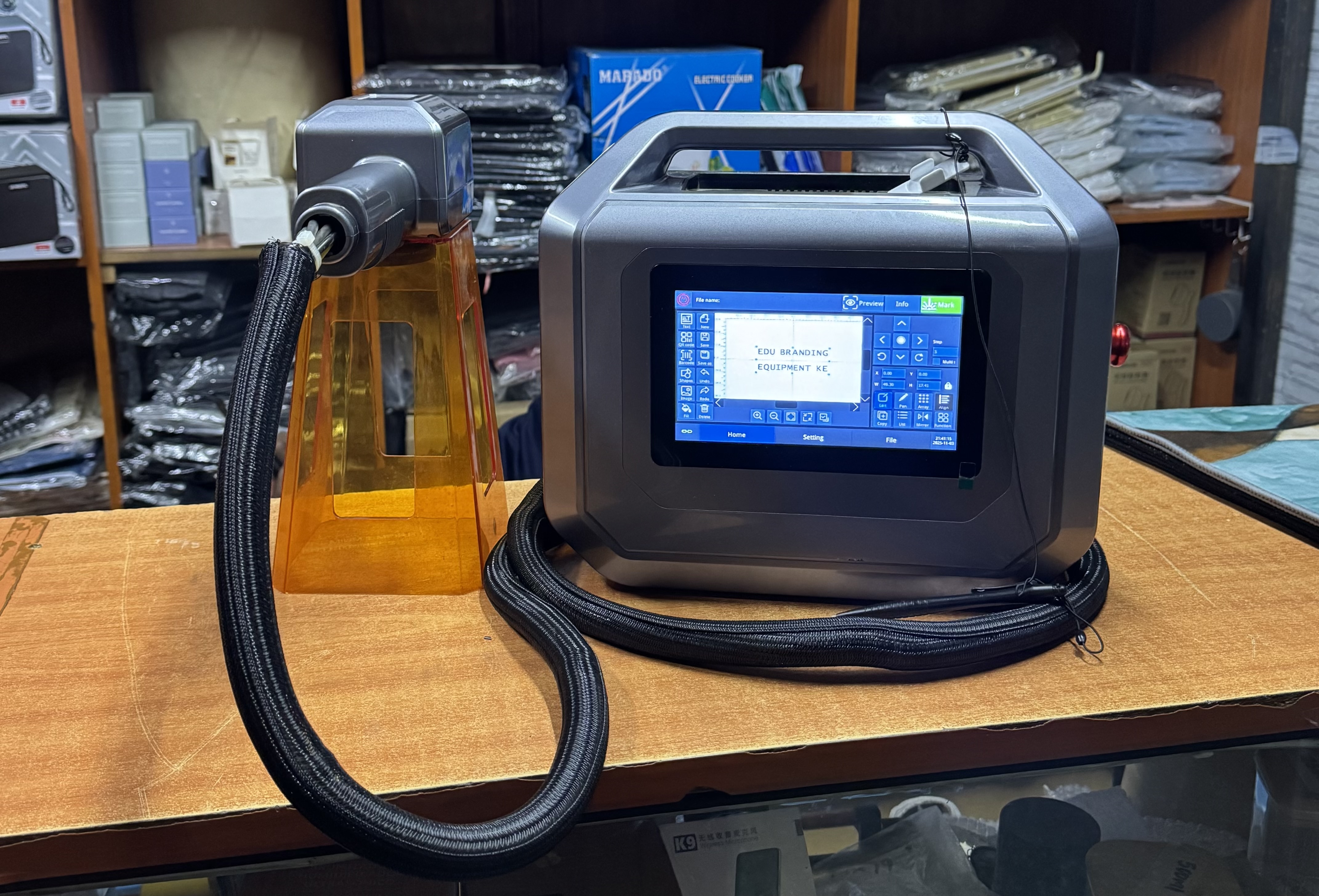 20 watts Portable Laser Marking/Engraving Machine with a inbuilt battery