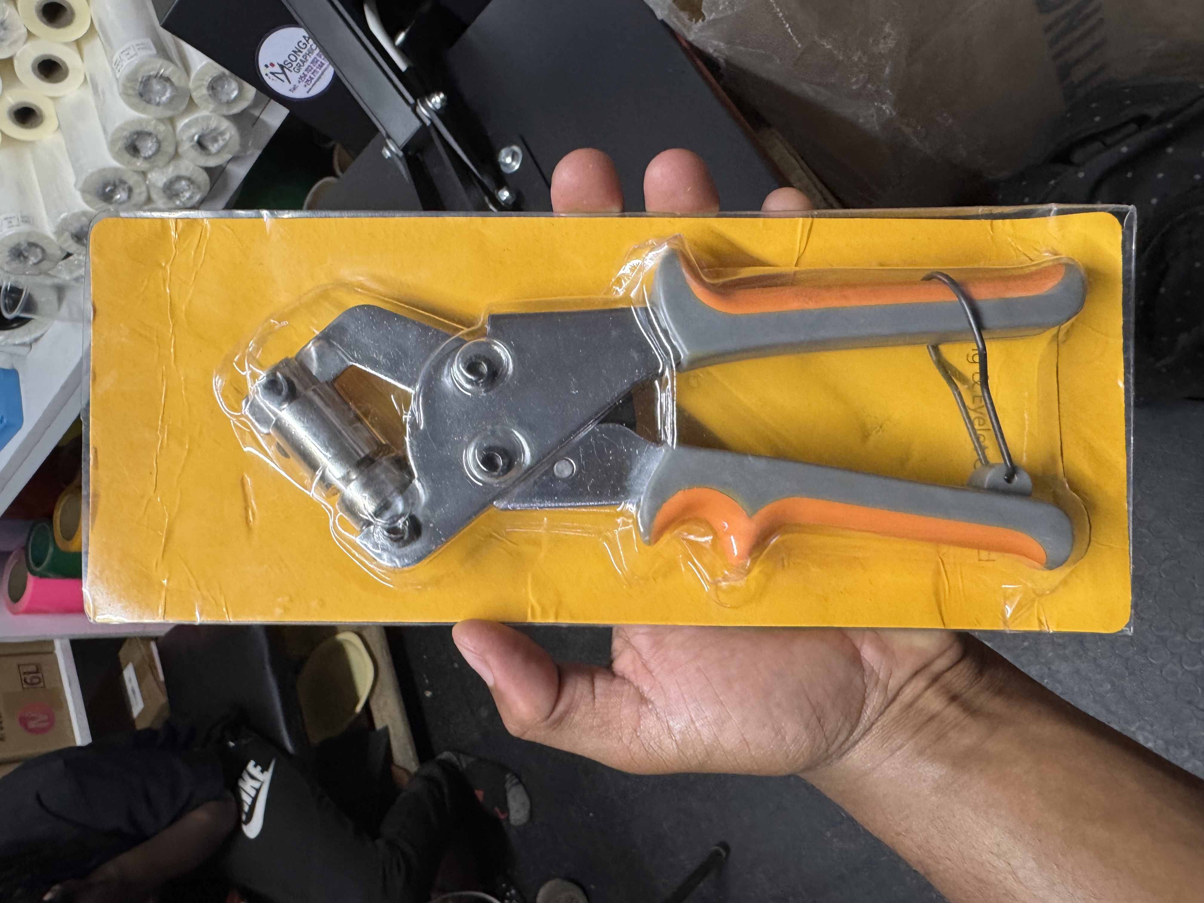 Handheld Eyelet Punching Machine