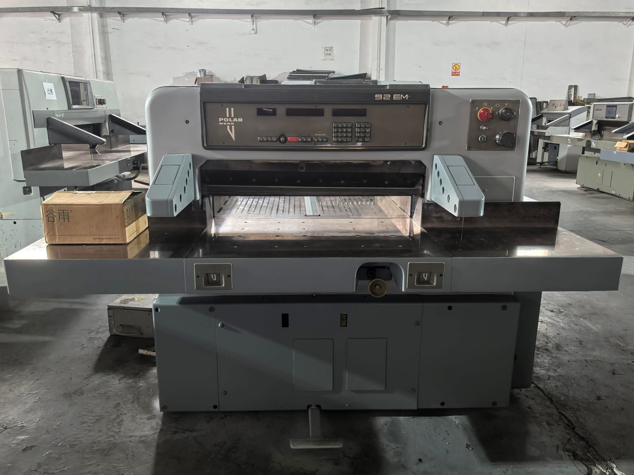Polar 90/92 hydraulic-powered Guillotine Paper Cutting machine