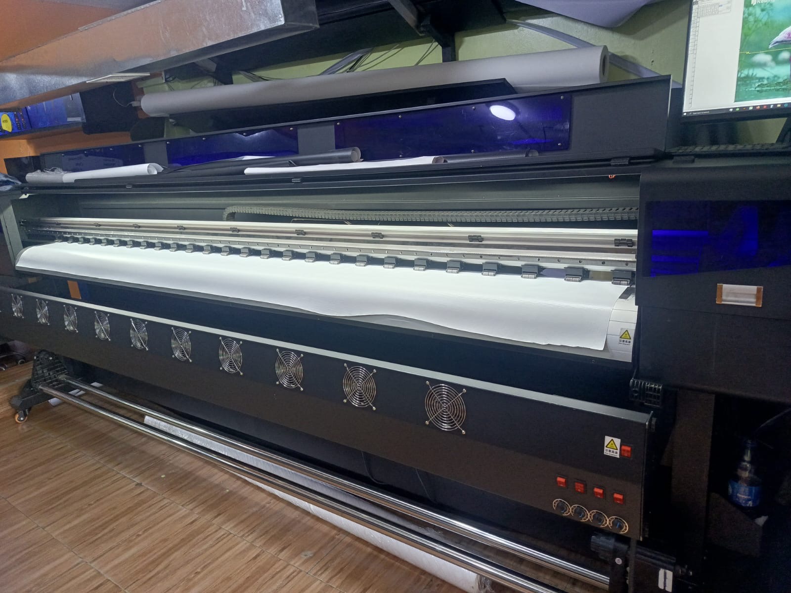 Slightly Used Extreme 3.2m Dual Epson Xp600 Heads Eco-Solvent Large Format Printer