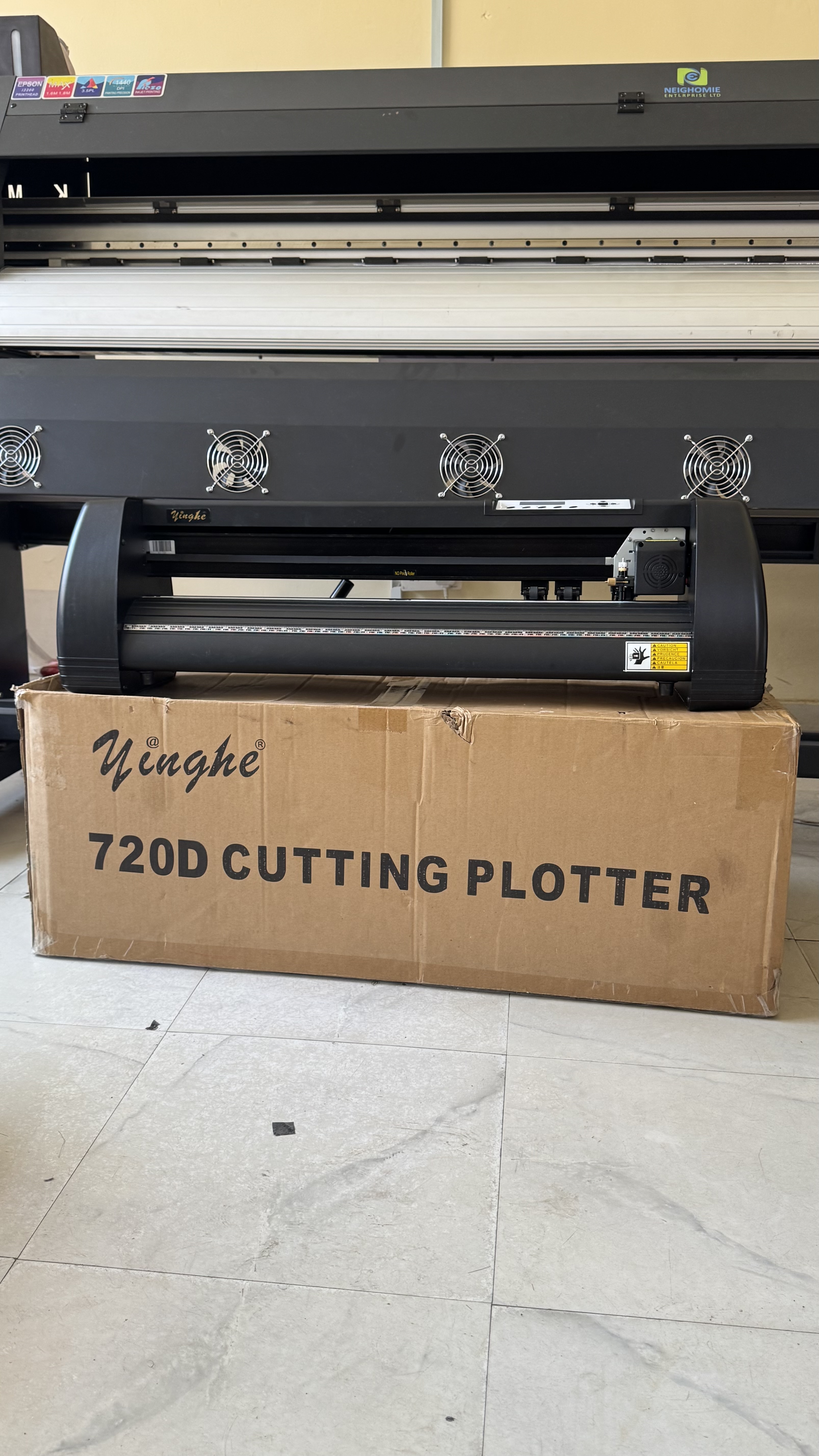 Slightly used Yinghe 2ft Vinyl Cutting Plotter