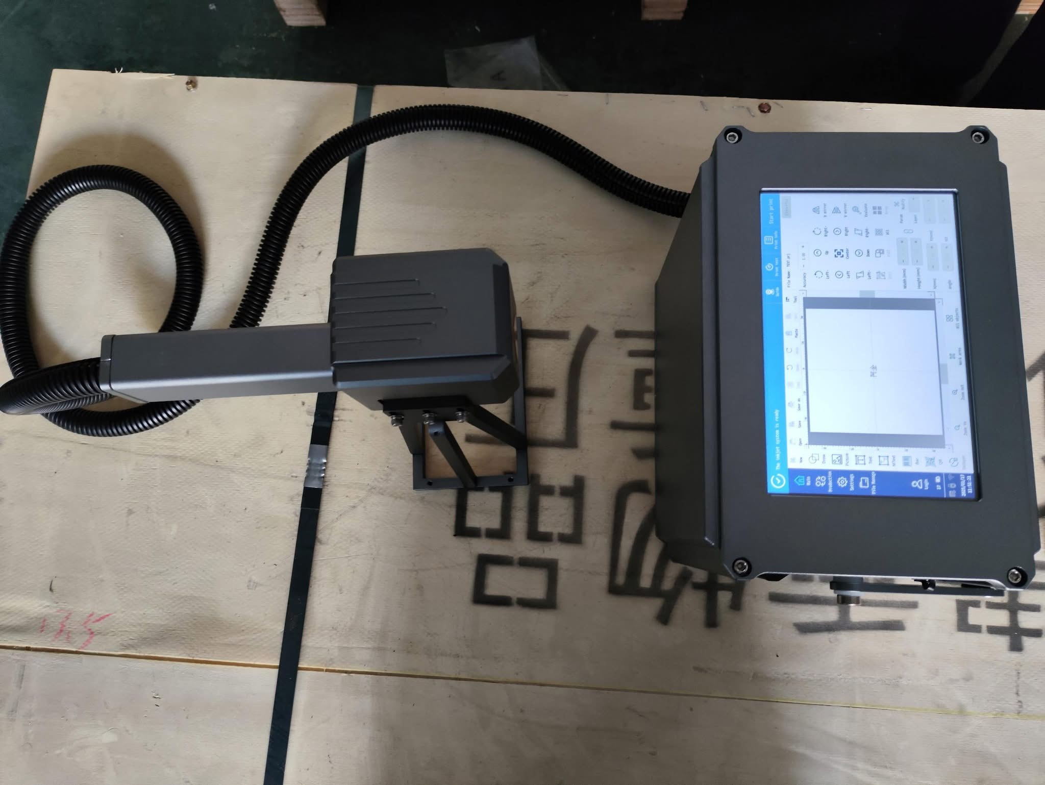 Yinghe 30 watts Portable Fibre Laser Marking Machine