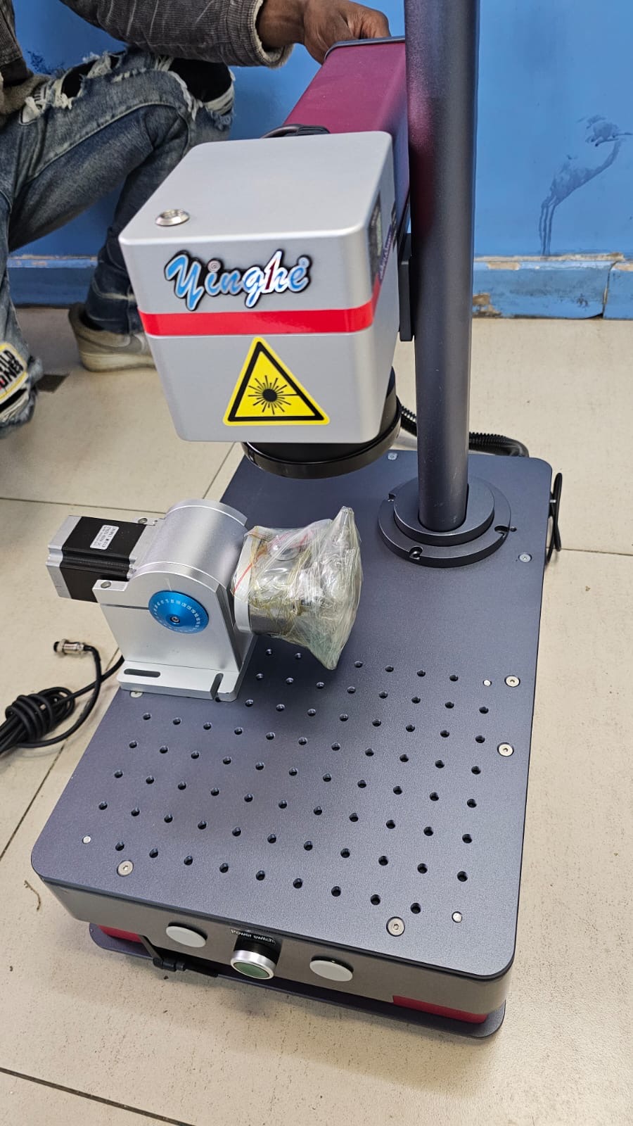 yinghe 20w desktop Fibre laser marking (with bottle rotary) machine