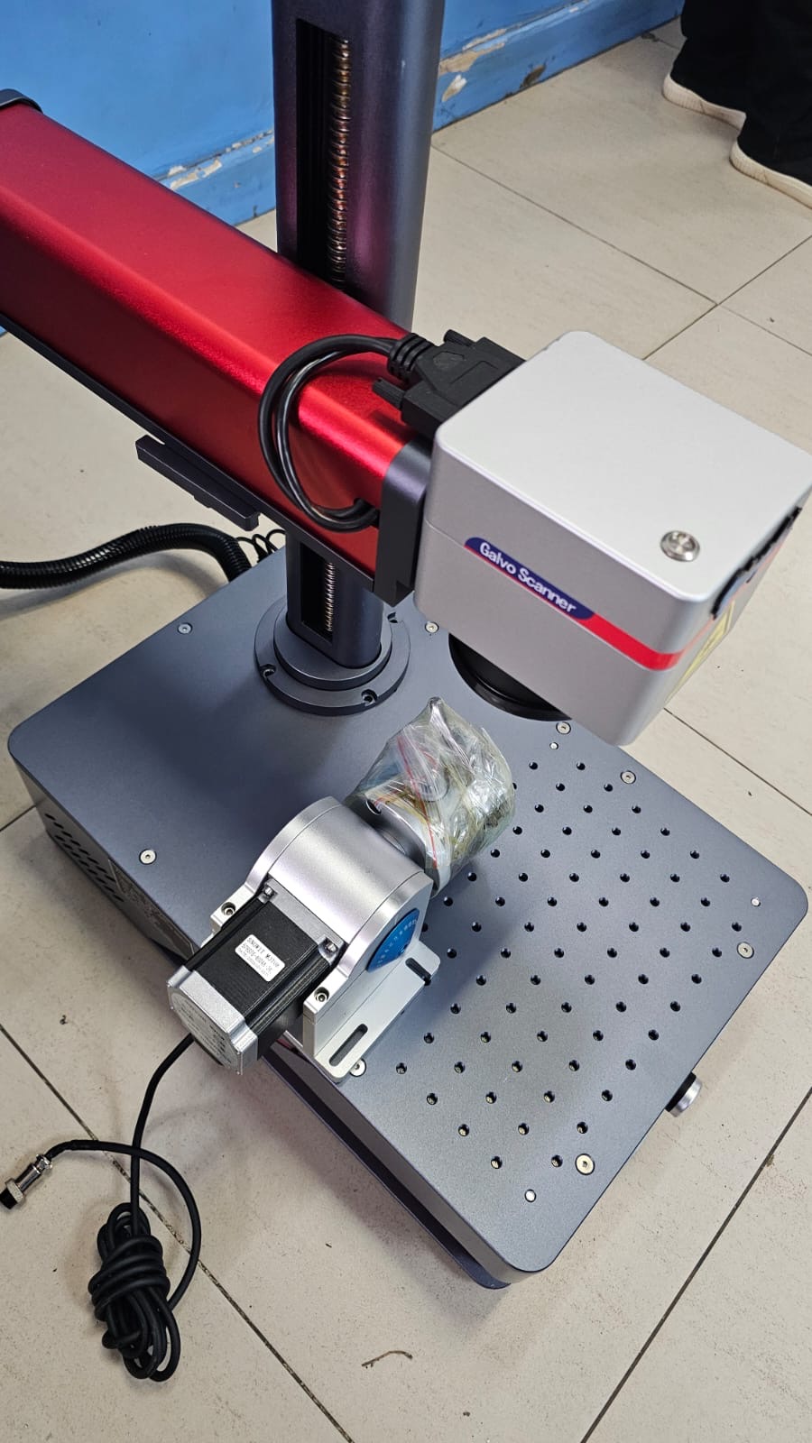 yinghe 20w desktop Fibre laser marking (with bottle rotary) machine