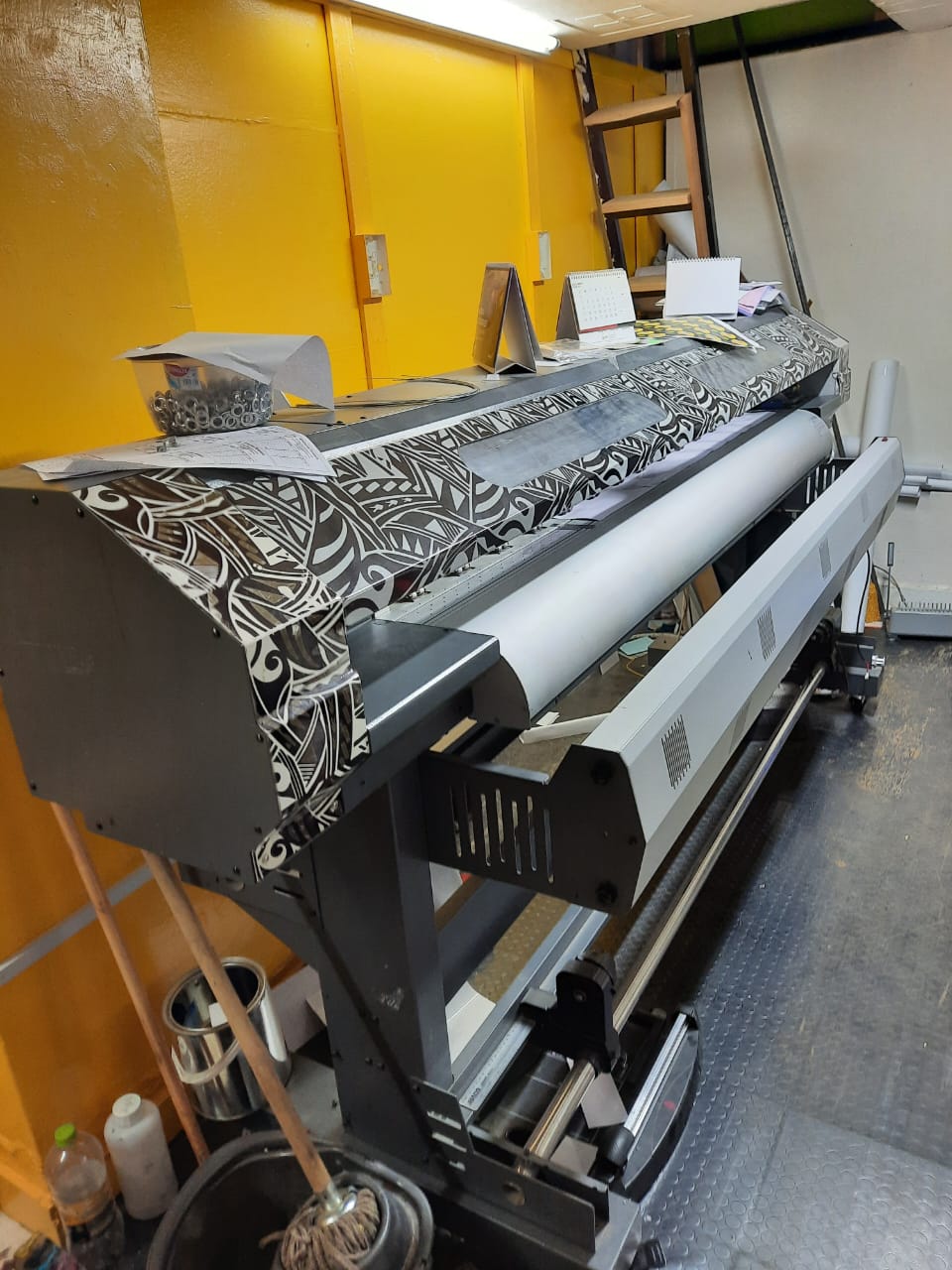 Yinghe slightly used 1.8m Eco-solvent Large Format printer with Epson Xp600 Head